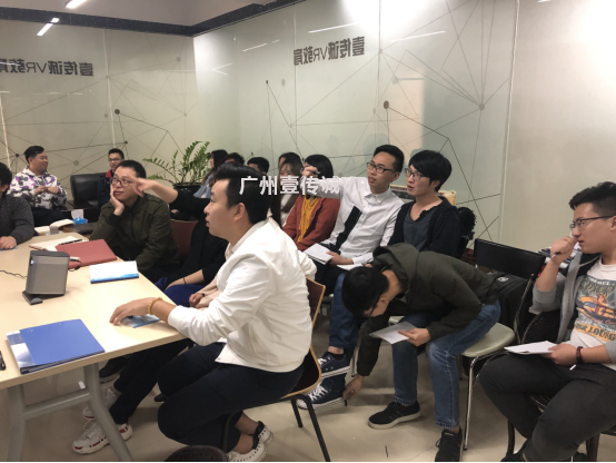 （壹傳誠VR員工討論搶數(shù)字29游戲策略）